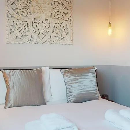 Modern Cosy On Vibrant Deptford High Street * London