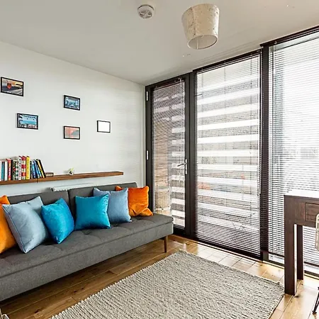 Modern Cosy On Vibrant Deptford High Street * London