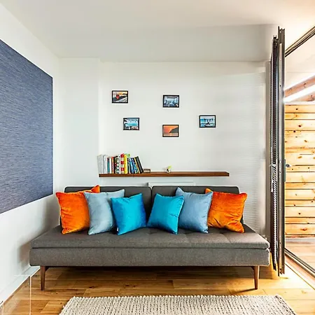 Modern Cosy On Vibrant Deptford High Street *