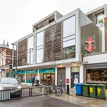 Modern Cosy On Vibrant Deptford High Street