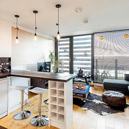 Modern Cosy On Vibrant Deptford High Street * London