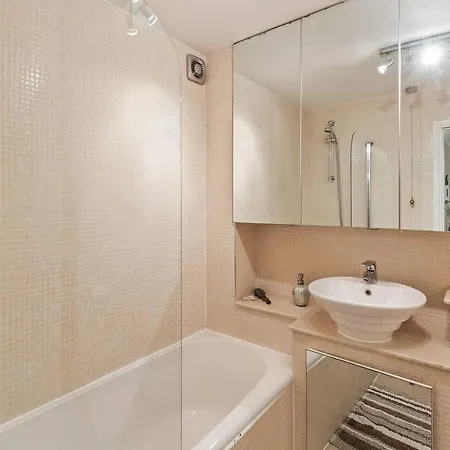 Apartment Beautiful And Cosy 2 Bedroom Flat London