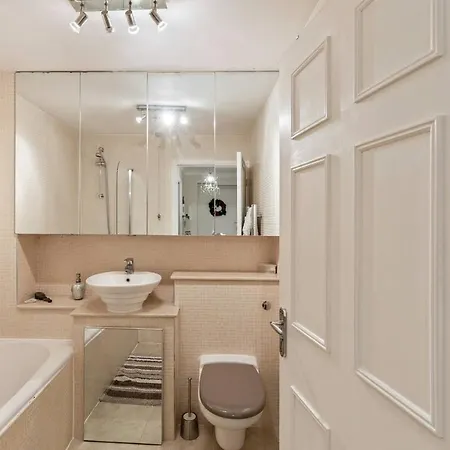 Apartment Beautiful And Cosy 2 Bedroom Flat *