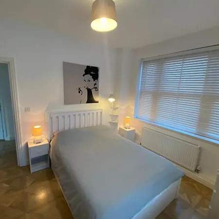 Appartamento Spacious 1 Bedroom Flat In Londra