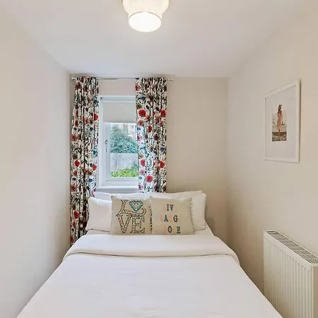 Apartment Beautiful And Cosy 2 Bedroom Flat London