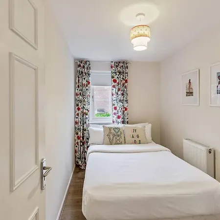Apartment Beautiful And Cosy 2 Bedroom Flat *