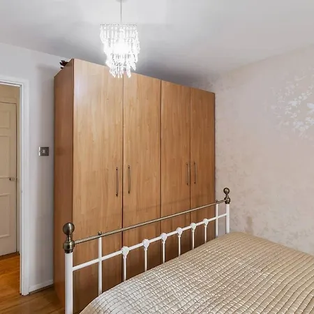 Beautiful And Cosy 2 Bedroom Flat London