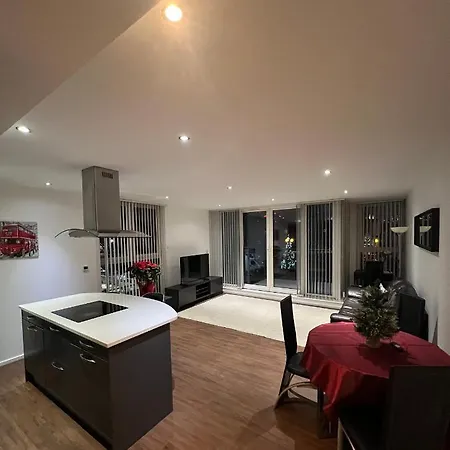 Royal Victoria Flat2 *