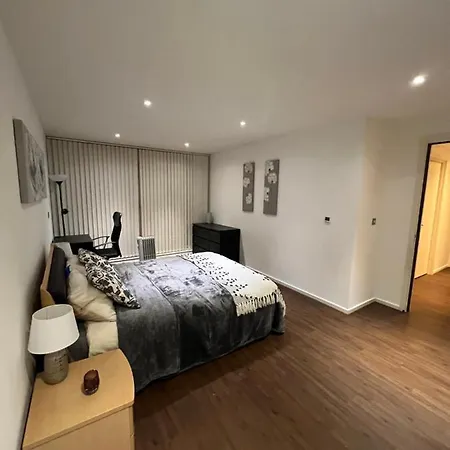 Royal Victoria Flat2 *