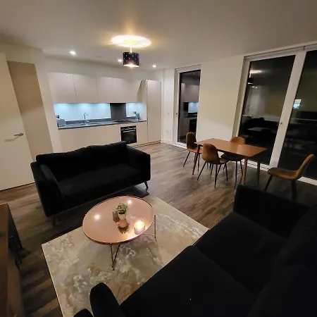 Apartment 71 Bondway, Parry St, Sw81sf *