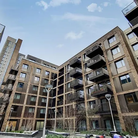 Apartment 71 Bondway, Parry St, Sw81sf *