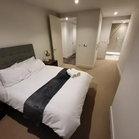 71 Bondway, Parry St, Sw81sf