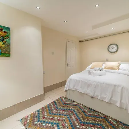 Cozy 3 Bed Flat In The Heart Of Broadway Market Apartment