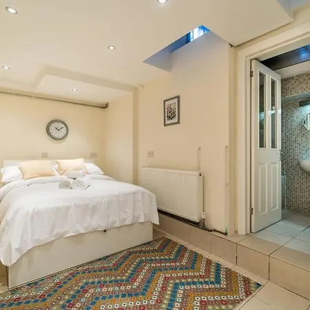 Cozy 3 Bed Flat In The Heart Of Broadway Market London