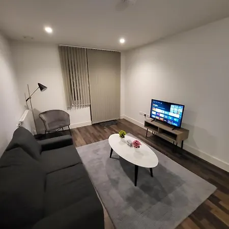 71 Bondway, Parry St, Sw81sf *