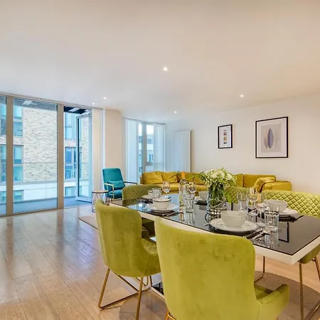 Austin David Royal Wharf Apartment