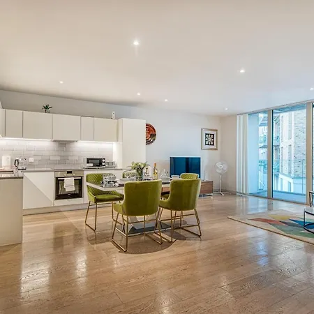Austin David Royal Wharf Apartment