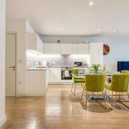 Apartment Austin David Royal Wharf