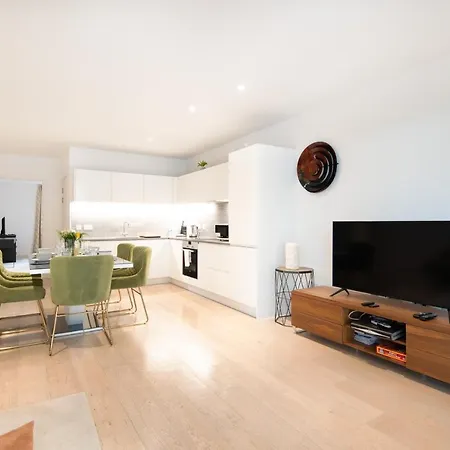 Apartment Austin David Royal Wharf London