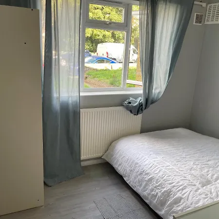 Entire Lovely 2 Bedroom With Private Garden & Free Street Parking Appartamento Londra