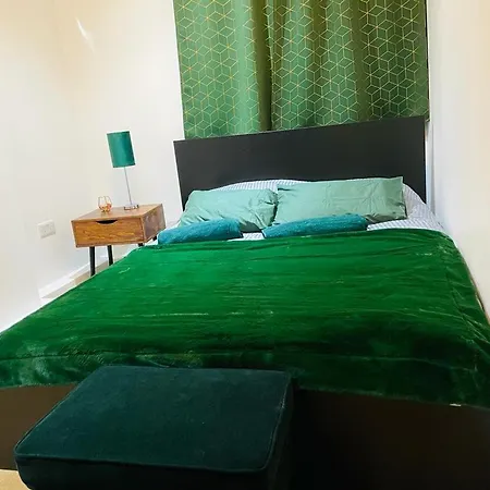 Luxury With Private Jacuzzi Hot Tub & Sauna * London
