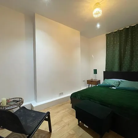 Apartment Luxury With Private Jacuzzi Hot Tub & Sauna *