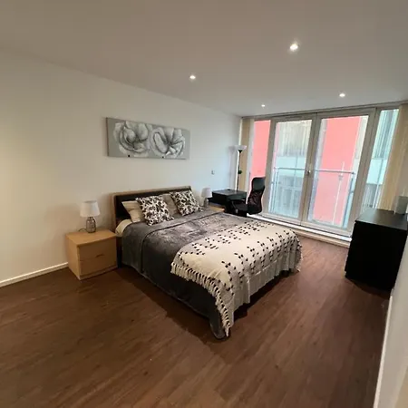 Royal Victoria Flat2 *