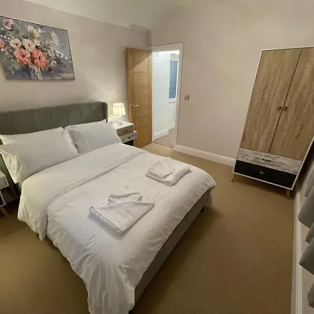 Luxury 5 Star - Parking, Garden, Nr Greater Metro Stations *