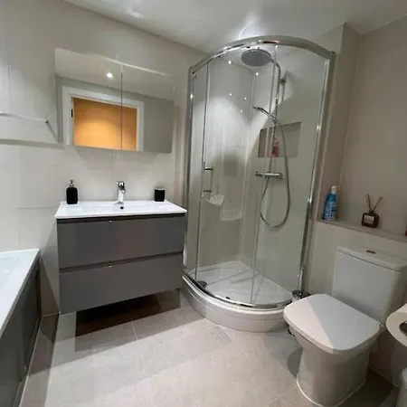 2bed Stratford With Easy Access To London, O2, Excel, Parking Nearby Apartment