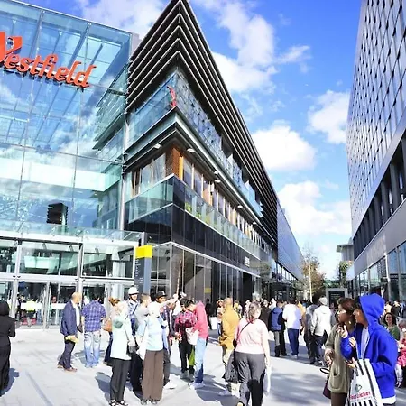 2bed Stratford With Easy Access To London, O2, Excel, Parking Nearby Apartment London
