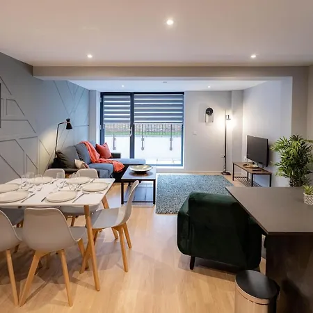 Luxurious Hackney Near Train Station Holiday home