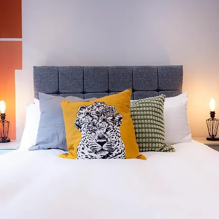 Luxurious Hackney Near Train Station Holiday home London