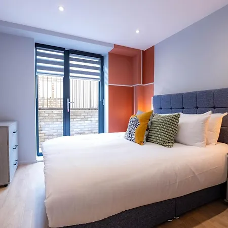 Luxurious Hackney Near Train Station *