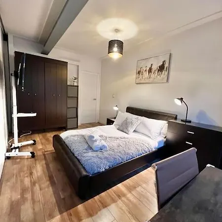 2bed Stratford With Easy Access To London, O2, Excel, Parking Nearby *