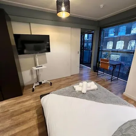 2bed Stratford With Easy Access To London, O2, Excel, Parking Nearby Apartment *