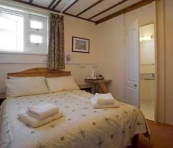 Oakwood Heathrow Bed & Breakfast