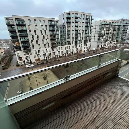 Modern 2 Bed - Olympic Park Stratford * London
