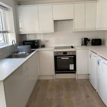 Spacious And Cosy 2 Bedroom Flat In Bermondsey Apartment *