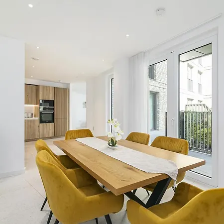 In Shared Luxury Flat Homestay