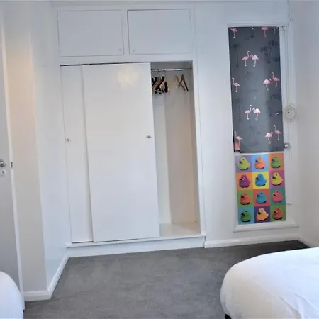 Zone 2, 2 Bedroom House Londra