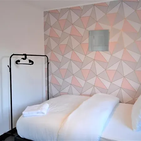 Zone 2, 2 Bedroom House Londra