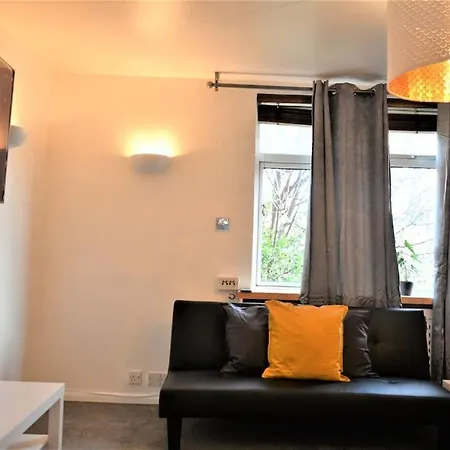 Zone 2, 2 Bedroom House Casa vacanze Londra