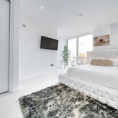 Luxury 3bed 3bath Royal Wharf Excel Newham London