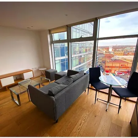 Lovely One Bedroom In Town Apartment *