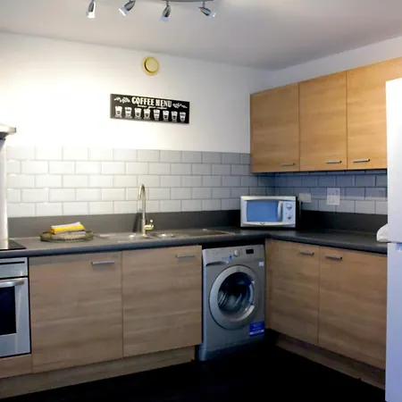 Spacious 5 Min Walk To Leytonstone Underground Station And 5 Stops To Zone 1 * London