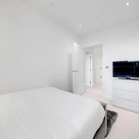 Apartment Luxury 3bed 3bath Royal Wharf Excel Newham London