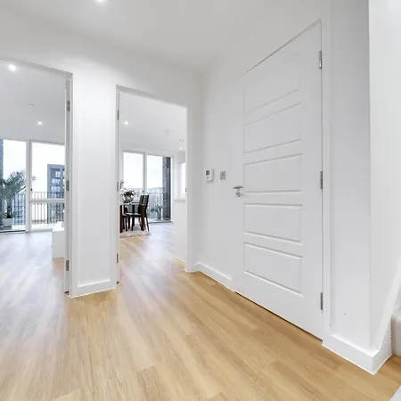 Luxury 3bed 3bath Royal Wharf Excel Newham London