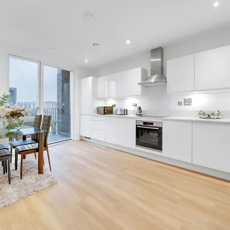 Luxury 3bed 3bath Royal Wharf Excel Newham Apartment London