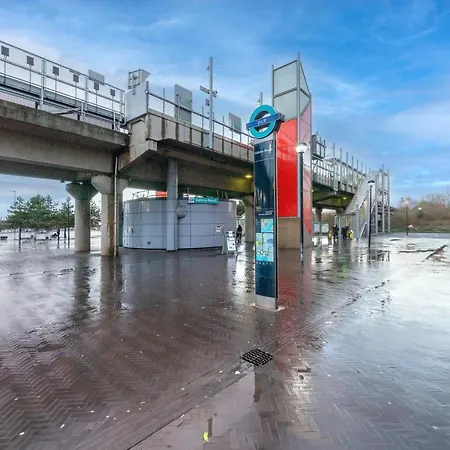Luxury 3bed 3bath Royal Wharf Excel Newham