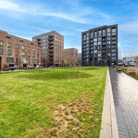 Luxury 3bed 3bath Royal Wharf Excel Newham Apartment London